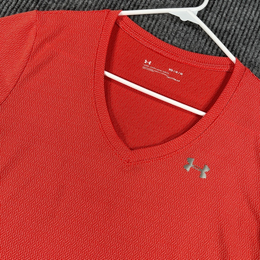 Under Armour HeatGear Shirt Womens Medium Orange V‎ Neck Short Sleeve Loose